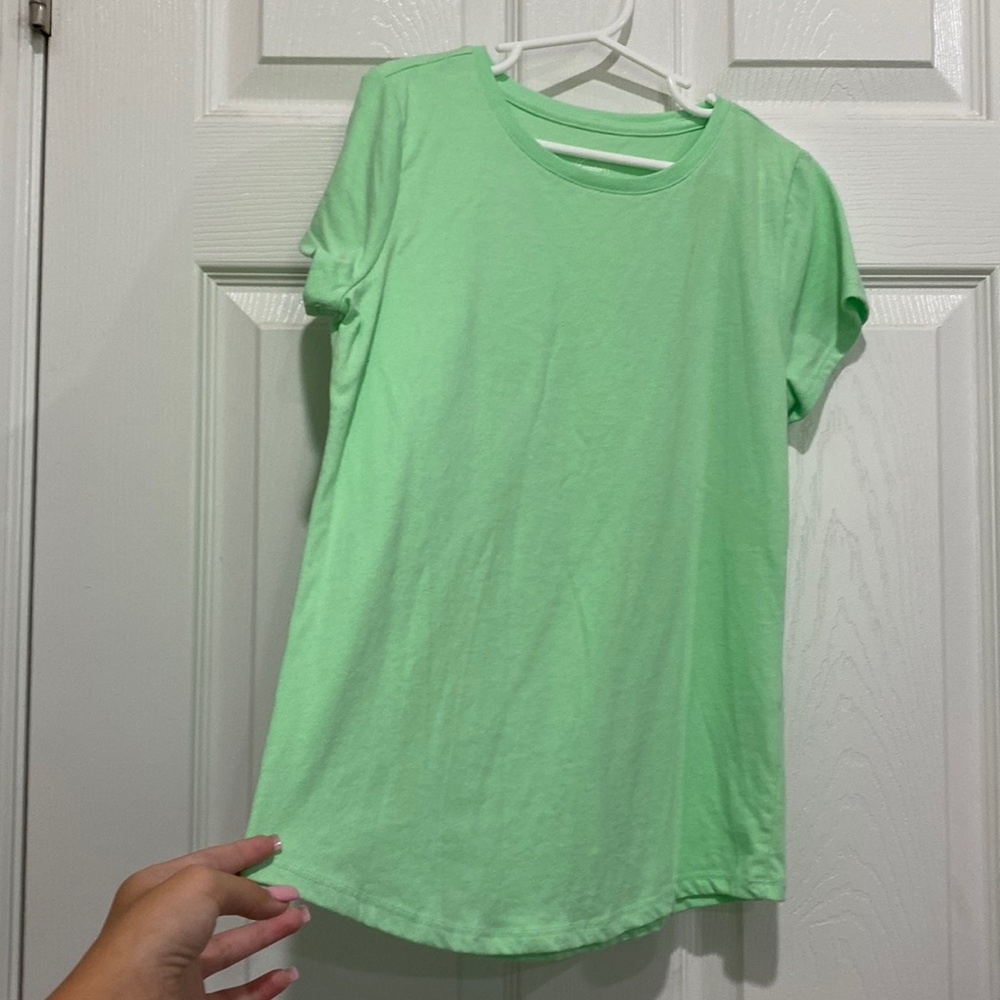 L/G GREEN SHORT SLEEVE SHIRT.💕